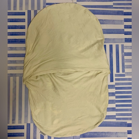 Snuggle Me Organic Infant Lounger + 2 covers - Picture 9 of 9